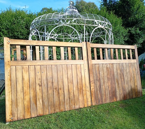 Hardwood driveway gates poss - hardwood,